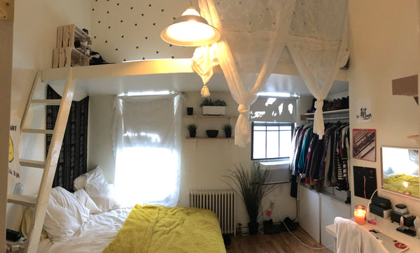 Located in the heart of Williamsburg and only a 3 minute walk to the L train on  Madison, MS Rental unit in Brooklyn · ★4.0 · 1 bedroom · 2 beds · 1 shared bath Private room in rental unit vacation rental 16960760