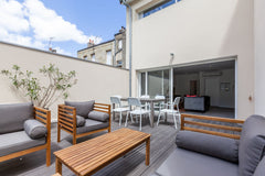 Venez découvrir le quartier des Chartrons à 5 min à pied des quais. 25 min à pie  La terrasse des Chartrons Entire rental unit vacation rental 25377823