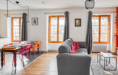 An industrial-chic apartment conveniently located in the 3rd District. The 7th a  GuestReady - Loft-style Apartment in the 3rd Entire rental unit vacation rental 42595173