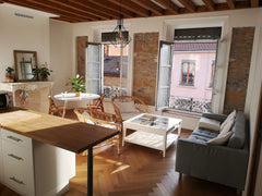 Profitez d'une chambre calme (sur cour) et des pièces de vie d'un logement éléga Lyon, France Lyon centre historique - Chambre cosy Private room in rental unit vacation rental 52823065