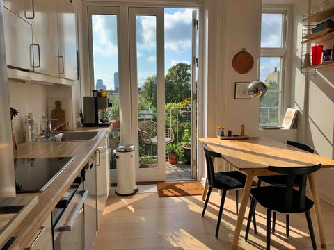 **Læs venligst alle dele af beskrivelsen nedenfor**<br /><br />Tak for din inter Copenhagen, Denmark Midt på Vesterbro. Solrig balkon med skøn udsigt. Entire condo vacation rental 32564479