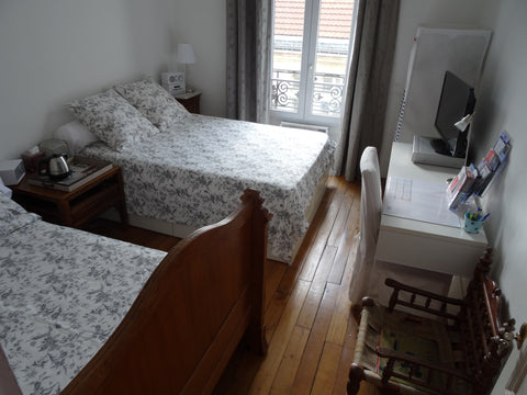 Appartement chaleureux, convivial. bien desservi par les transports en commun.<b Paris, France Chambre spacieuse 17ème Private room in bed and breakfast vacation rental 5345310