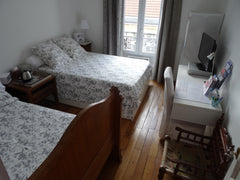 Appartement chaleureux, convivial. bien desservi par les transports en commun.<b Paris, France Chambre spacieuse 17ème Private room in bed and breakfast vacation rental 5345310