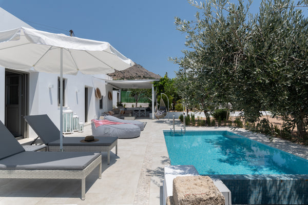 Luxury Villa Mami is a stunning 4 bedroomed deluxe villa with private pool in a  Epsom, United Kingdom Mami's House with Private Pool Entire villa vacation rental 37992304