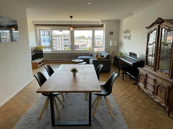 Vlakbij het centrum en toch rustig gelegen. Parking aan de overkant (mits extra  Ghent, Belgium Groot rustig appartement, parking aan de overkant. Entire condo vacation rental 654665763711155735