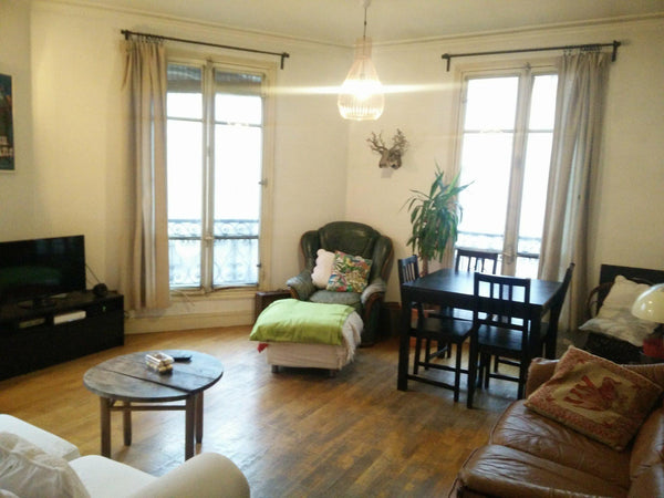 Situé dans un bel immeuble et dans un quartier calme avec toutes les commodités, Paris, France Appartement Parisien Private room in rental unit vacation rental 22941679