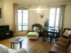 Situé dans un bel immeuble et dans un quartier calme avec toutes les commodités, Paris, France Appartement Parisien Private room in rental unit vacation rental 22941679