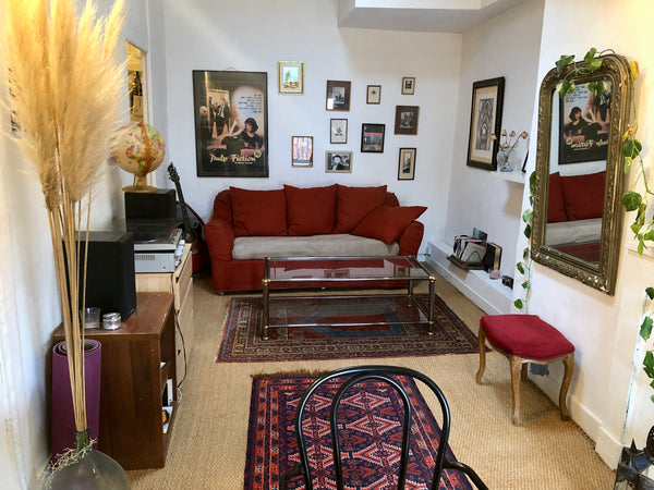Je m’appelle Carole, je suis attachée de presse et je suis passionnée de musique Lyon, France Appartement Place Bellecour ! Entire rental unit vacation rental 35703420