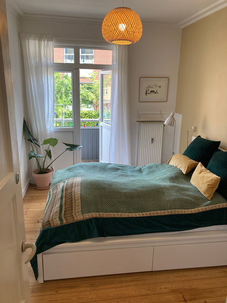 Nyd det simple liv i denne fredelige og centralt beliggende bolig. Copenhagen, Denmark Skøn artistisk lejelighed med altaner Entire condo vacation rental 51005448