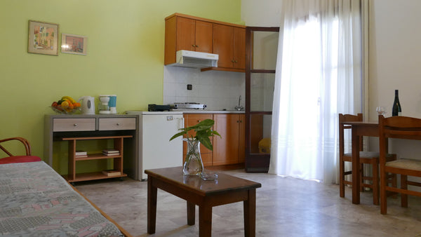 Located in Kato Daratso Area, Angela is 300 metres from Agion Apostolon Beach. I Chania, Greece Angela Apartments Private room in rental unit vacation rental 4594452