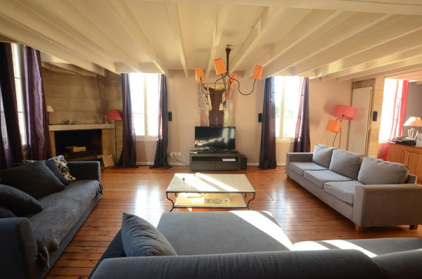 <b>The space</b><br />Beautiful and big city house. Neighborhood with many shops Le Bouscat, France Beautiful city house full comfort Entire townhouse vacation rental 482102