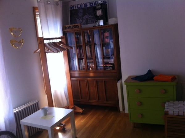 private bedroom with bathroom on the same floor. in Brooklyn, 1 station from Man Paris, France Townhouse in Brooklyn · 1 bedroom · 1 bed · 1 bath Private room in townhouse vacation rental 7851753