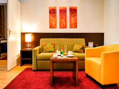 Das Haus an der Ecke Alserstraße/Kochgasse ist ein Alt-Wiener Bürgerhaus in zent  Josefstadt Entire serviced apartment vacation rental 44695974
