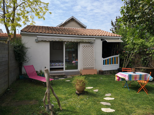 Annex to the peace in bottom of garden, independent entrance, in 5 minutes on fo Cenon, France Chamber of 15m ² near downtown Entire guest suite vacation rental 5208992