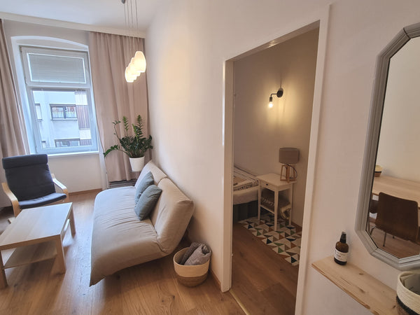 Super cozy 27m² flat with 3,1m high ceilings. Its located within a quiet area co Vienna, Austria Cosy 2-room flat Entire rental unit vacation rental 50640649