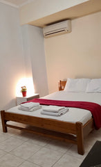 I am delighted to welcome you in this lovely, fully equipped and clean studio, i GR Lovely studio for 2 (near to city centre) Entire condo vacation rental 610129260067076339