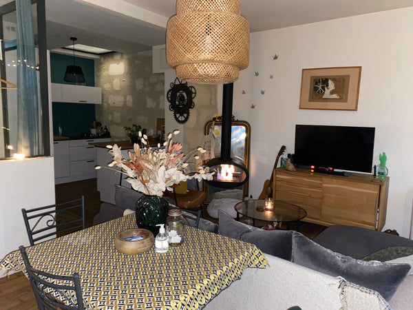 Appartement de style cosy avec pierre typique bordelaise tout équipé (cheminée b Bordeaux, France Appartement cosy avec terrasse et garage Entire rental unit vacation rental 20860442