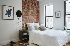 Enjoy all that New York City has to offer from a beautifully restored walk-up in New York, NY Rental unit in Queens · 1 bedroom · 1 shared bath Private room in rental unit vacation rental 583325206900651137