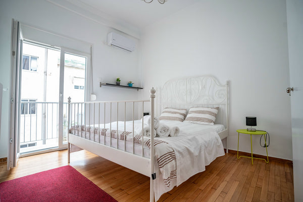 Central, 1 bedroom apartment on 3rd floor, 3 minutes to the Stathmos Larisis met Athens, Greece Larisis train Station, 1 bedroom flat for 2 person Entire condo vacation rental 53976344