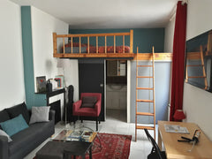 Very pleasant "pied-à-terre" in the heart of Paris. Studio with mezzanine, TV sc Paris, France Studio Rue du Temple (Le Marais) Entire rental unit vacation rental 12494051