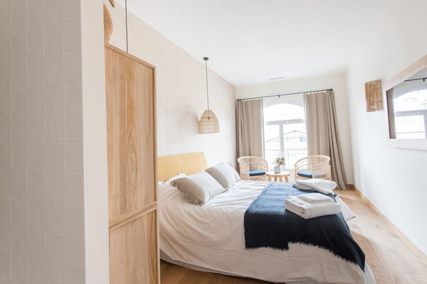 L'établissement les pénates bordelaises est une chambre d'hôte chez l'habitant e Paris, France Suite Pénate 3 - chambre d'hôte les pénates bordel Private room in bed and breakfast vacation rental 597467857236666061