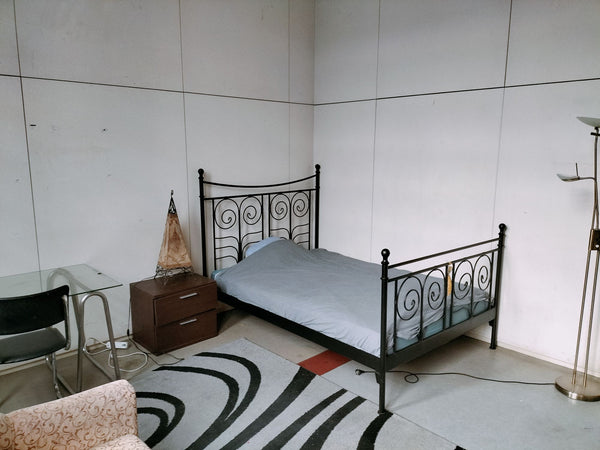 Dans Grand espace  de colocation , Petite chambre cosi de 18m carré, avec un lit Brussels, Belgium 1 Grande chambre dans colocation 3 personnes Private room in casa particular vacation rental 669653219658071707