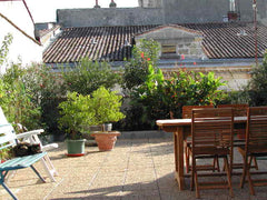 La chambre d'Hôte est situé au troisième niveau de l'appartement, dans la partie Bordeaux, France un studio dans le vieux Bordeaux Private room in home vacation rental 3081949