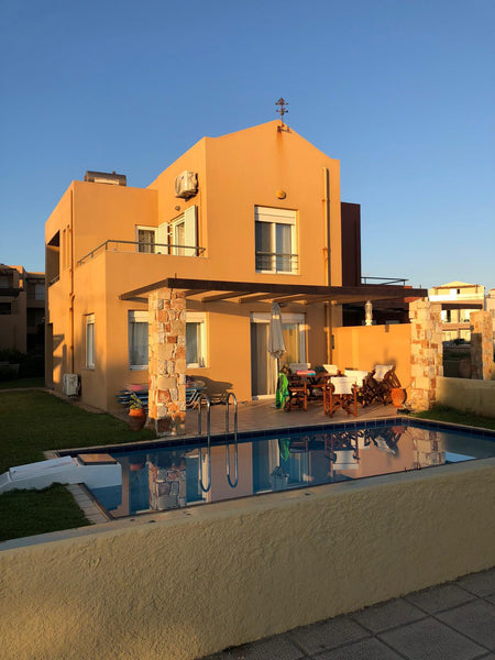 Large private Semi detached villa with stunning views<br />	Private pool & only  Oldland Common, United Kingdom Beach front villa with pool - location, location. Entire villa vacation rental 42622939