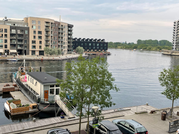 Læn dig tilbage, og slap af i denne rolige og stilfulde bolig, med fantastisk ud Copenhagen, Denmark Boheme-lejlighed med udsigt over havnen og altan Entire condo vacation rental 664399281568555404