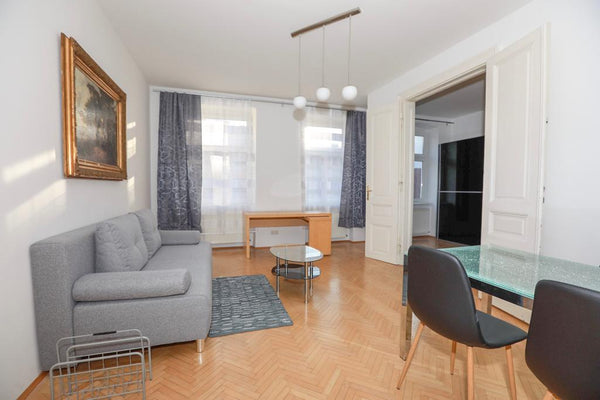 Quiet and cosy apartment only 10 min from the city centre.<br />Within a 2 min w Vienna, Austria Quiet cosy apartment close to city centre Entire rental unit vacation rental 40574967