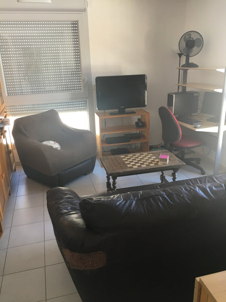 Envie de visiter la ville de Lyon. Par exemple (fete des lumières) et bien d’aut Lyon, France Appartement T2 dans le quartier montchat 46m2 Private room in rental unit vacation rental 26123692