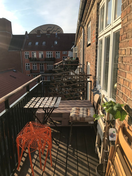 Fantastisk beliggenhed på stille gade med solrig altan.  Du er central - med kun Copenhagen, Denmark Solrig lejlighed på Vesterbro 4.sal Entire condo vacation rental 673882379383959774
