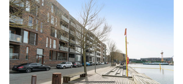 Dejlig stor stue med udsigt til vandet og vandtrappen med adgang til badezonen.  Copenhagen, Denmark Skøn lejlighed med adgang til vandet Entire condo vacation rental 14847951