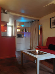 Appartement très tranquille et calme, 2 fenêtres donnant toutes 2 sur une cour.  Paris, France Lovely studio in Paris with view on Le Sacré Coeur Entire rental unit vacation rental 17823774