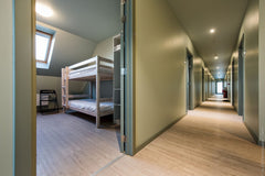 Moderne hostel met 8 kamers met telkens 2 stapelbedden (plaats voor 32 personen)  Hostel Sport Gent voor groepen vanaf 8 personen Shared room in townhouse vacation rental 23460733