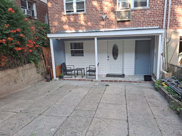 A get away relaxing and peaceful place to stay. Close to everything NYC. Train/B  Rental unit in The Bronx · ★5.0 · 1 bedroom · 1 bed · 1 shared bath Private room in rental unit vacation rental 945943800810865099