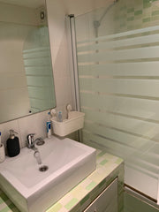 Odpočiň si a uvolni se v této klidné oáze.<br />Primo u stanice metra Dejvická,o  Výborná lokalita dostupna na hrad aj do centra Private room in condo vacation rental 53860020