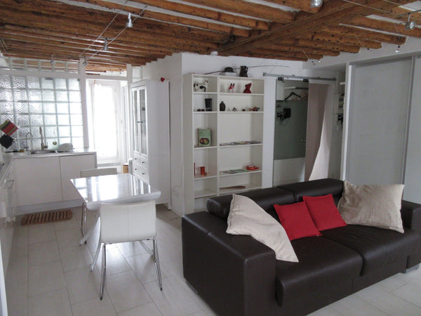 -Beautiful renovated apartment in 4th and last level<br />-One bedroom for 2 adu Paris, France Super luminous and calm Entire rental unit vacation rental 23749457