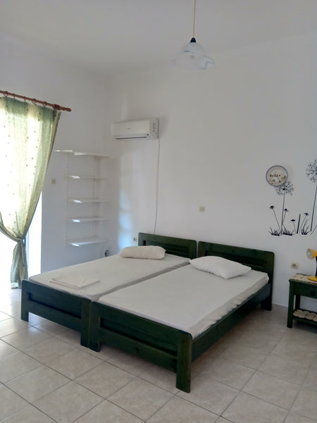 Studio apartment, ideal for a couple, or a couple with a child, with kitchen, tv  Cute studio apartment for two in center of kos Entire rental unit vacation rental 19869754