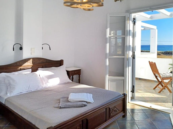 <b>License number</b><br />1247677 Greece Deluxe Family Suite Weekly Rate Cycladic home vacation rental 659782924822776428