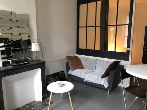 Appartement situé dans une rue très calme proche de la place de la Victoire et à Bordeaux, France Magnifique appartement dans rue Calme Plein Centre Entire rental unit vacation rental 19579570