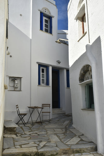 Relax with the whole family at this peaceful place, located in the most beautifu Kallithea, Greece Cycladic 2 bedroom house in Pyrgos Entire home vacation rental 584422194921477860