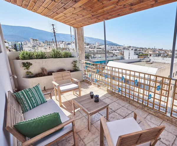 Have fun  at this stylish place with easy access to the center of Athens<br /><b Athens, Greece Lovely one bedroom apartment with patio Entire rental unit vacation rental 642699884015458932