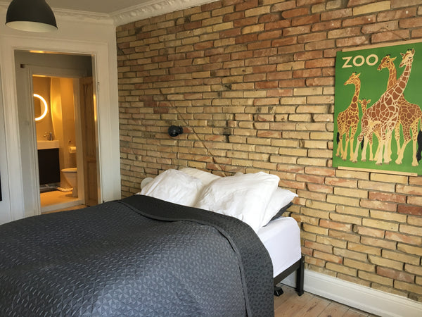 Cool, cozy 5th floor, 2 bedroom apartment in hip Vesterbro. Despite its 54 m2, i Copenhagen, Denmark Amazing urban Vesterbro apartment Entire rental unit vacation rental 18147254