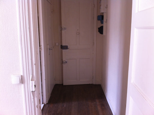 petit appartement de 40 mètres carré comprenant une chambre avec un lit double,  Paris, France 2 pièces à Paris Entire rental unit vacation rental 4830108