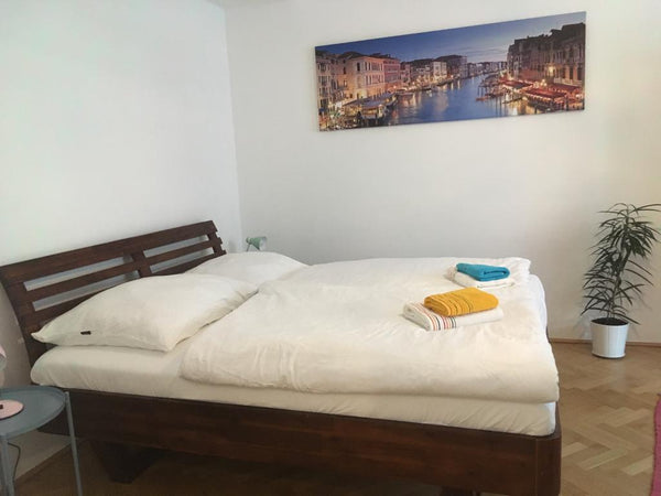 Meine Unterkunft ist in der Nähe von Ottakringer Brauerei. Einkaufsmöglichkeiten Vienna, Austria Nadeeka apartment Entire rental unit vacation rental 29793508