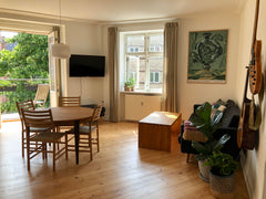 Lejligheden på 64kvm rummer en lang fordelingsgang, et hyggeligt køkken, et stor Copenhagen, Denmark Hyggelig lejlighed i dejligt område af København Entire condo vacation rental 51058676