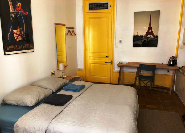 20-30 mn walking to all places<br />Near university Claude Bernard, good locatio Lyon, France Confortable room in a quiet appartment Private room in rental unit vacation rental 13111290