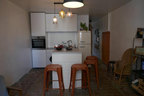 Mon appartement se trouve au cœur de Lyon. La place Bellecour se situe à 1km. Vo Lyon, France Beau 2 pièces quartier Guillotière Entire rental unit vacation rental 49613456