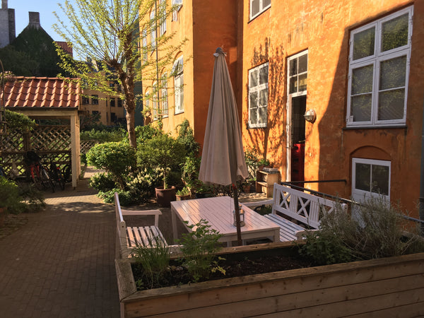 Charming apartment for rent in Copenhagen. 80 sqm, 4 rooms, balcony, nice yard.< New York, NY Charming apartment for rent in city center of CPH Entire rental unit vacation rental 19871182